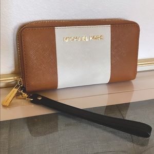 Micheal Kors small wallet brown/ white/ black